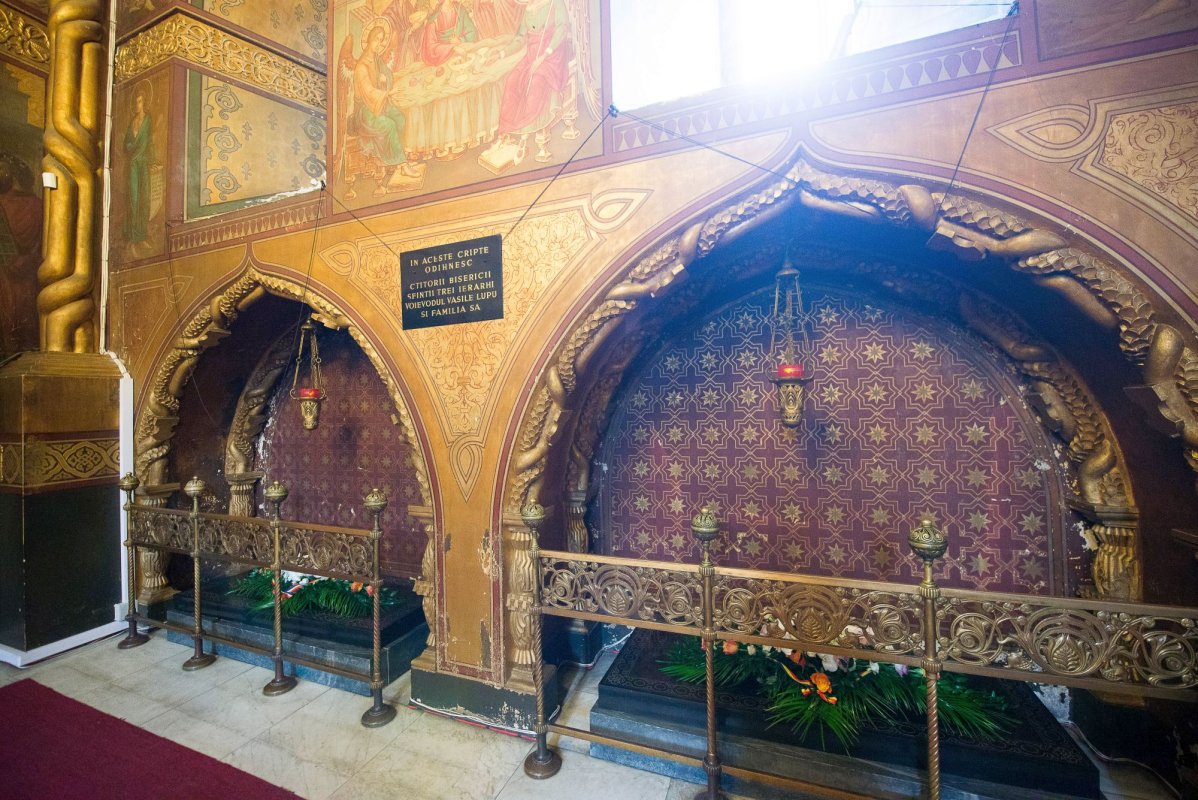 380 de ani de la sfinţirea bisericii Mănăstirii „Sfinţii Trei Ierarhiˮ din Iaşi 111328