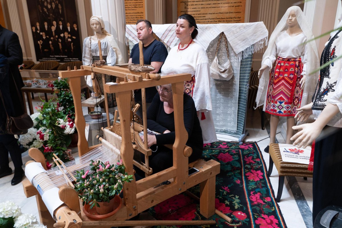 Expoziție cu tematică pascală la Teatrul „Maria Filotti” din Brăila 115536