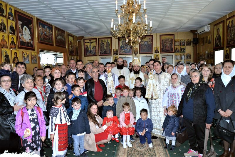 Slujire arhierească la parohia românească din Ladispoli, Italia 115656