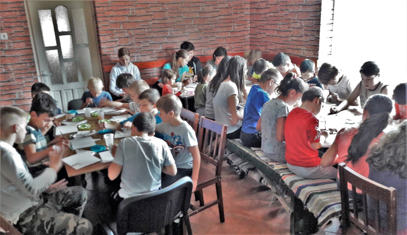 Trei ani de activitate continuă la „Căsuța de la biserică” din Brașov-Triaj 115702