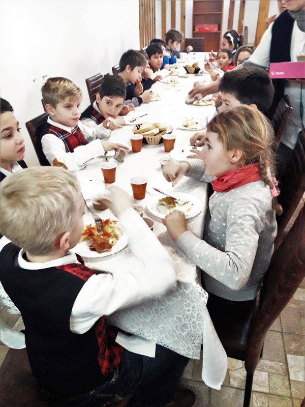 Trei ani de activitate continuă la „Căsuța de la biserică” din Brașov-Triaj 115703