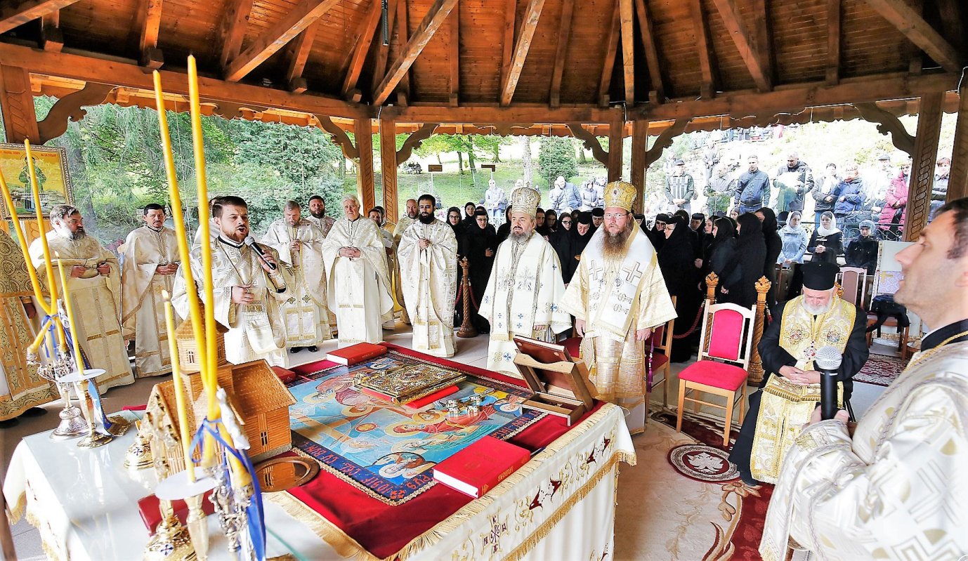 Hramul Mănăstirii „Sfântului Apostol și Evanghelist Ioan Teologul” de la Prislop, Hunedoara 115787