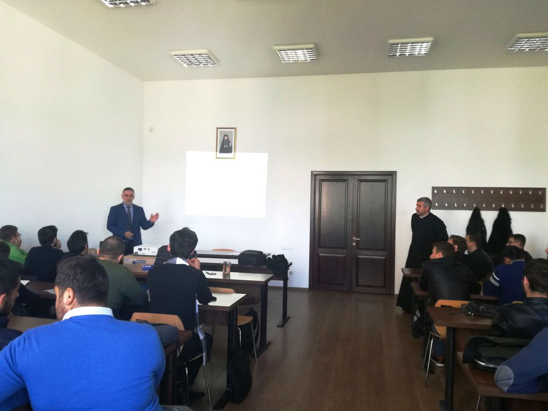 „Istorie şi Eshatologie: rolul stilizării în Iconografia Ortodoxă” 115774