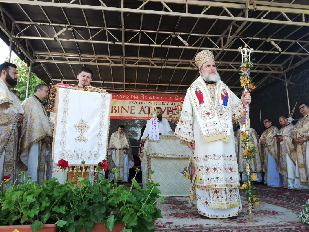 Biserica „Sfinţii Voievozi“ din Bacău a fost resfinţită 115948