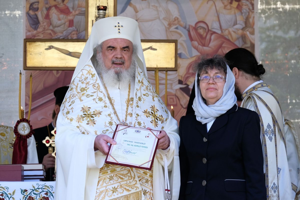 Sfințirea unei mănăstiri reînviate din Prahova 116496