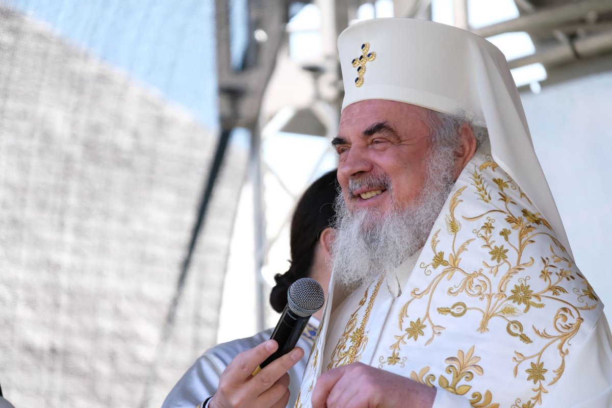 Sfințirea unei mănăstiri reînviate din Prahova 116499