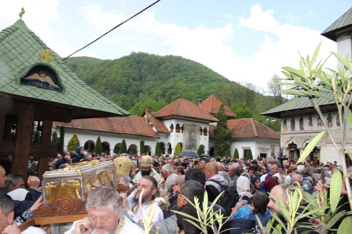 Timpul istoriei, sfinţit  la Mănăstirea Lainici 115898