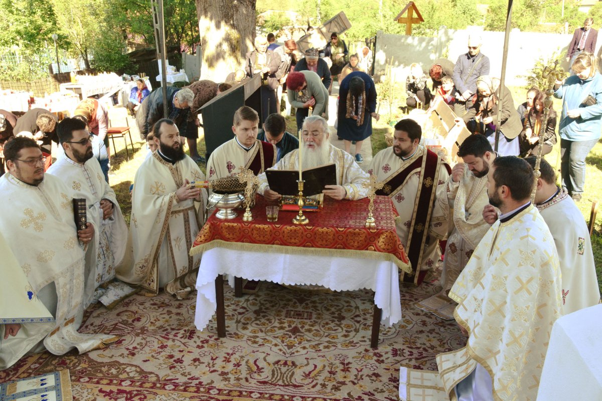 Resfințirea bisericii din Bârlogeni 116076