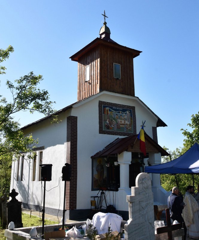 Resfințirea bisericii din Bârlogeni 116078