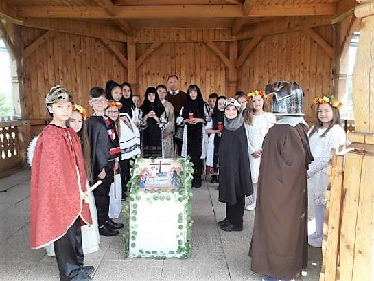 Sceneta Mironosițelor, interpretată de elevii din Cristian, județul Sibiu 116181