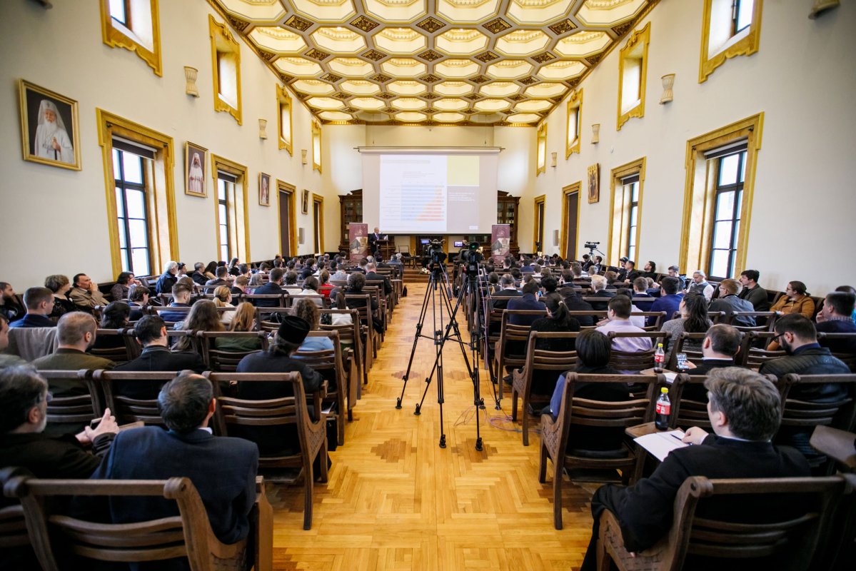 Dezbateri intense la Simpozionul Internaţional „Dumitru Stăniloae” din Iaşi 116326