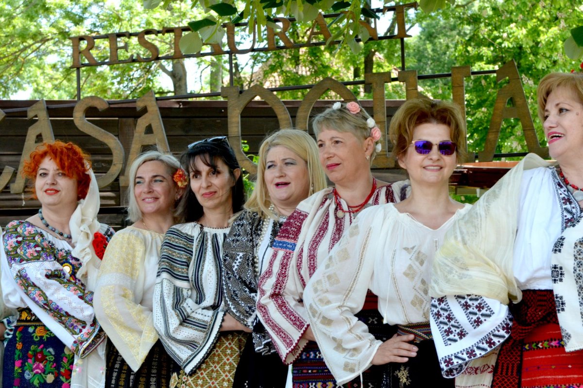 „Domnițe cu altițe”, o sărbătoare a portului tradițional 116381