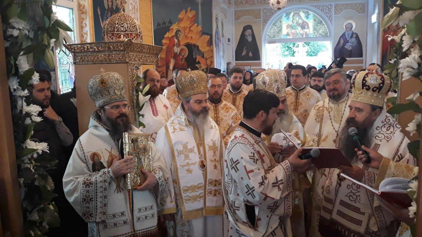 Moment solemn la sfinţirea Bisericii „Sfântul Pantelimon” din Vaslui 116422