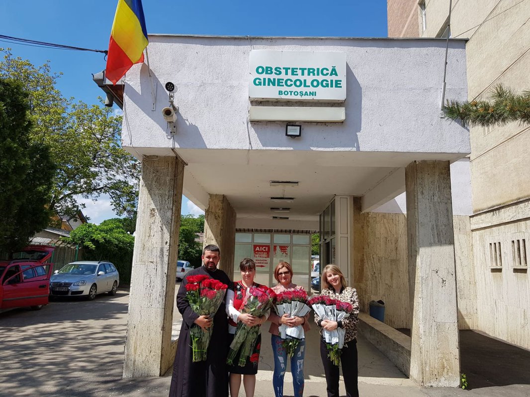 Trandafiri şi binecuvântări în Duminica Mironosiţelor la Chişcăreni şi Sat Nou 116424