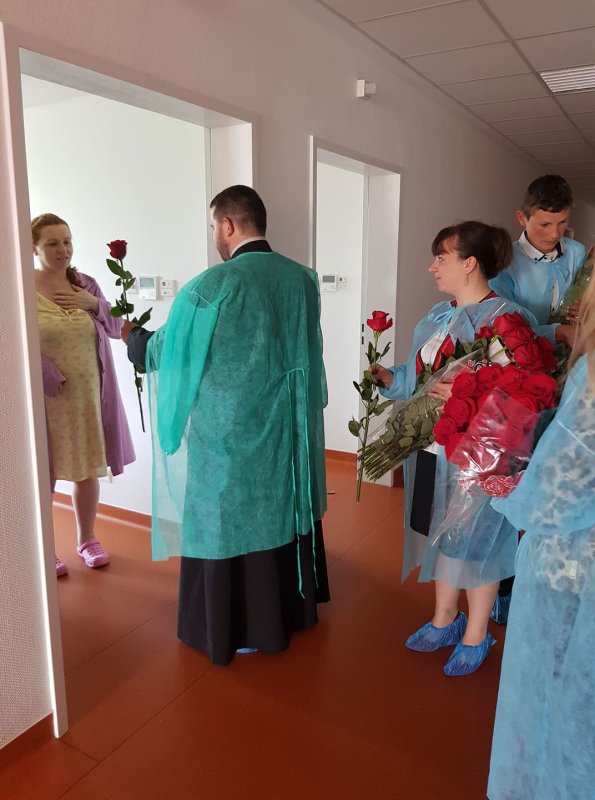 Trandafiri şi binecuvântări în Duminica Mironosiţelor la Chişcăreni şi Sat Nou 116425