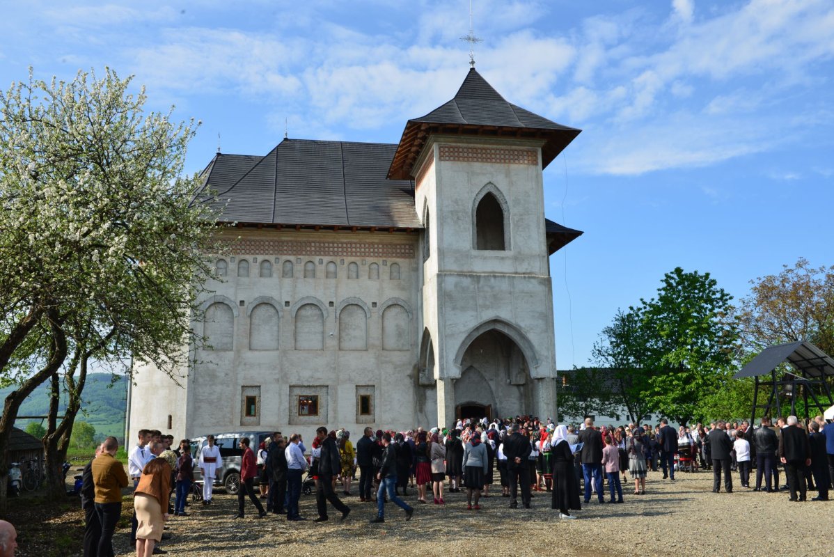 Prima slujbă săvârşită în Biserica „Acoperământul Maicii Domnului“ din Vicovu de Sus 116579
