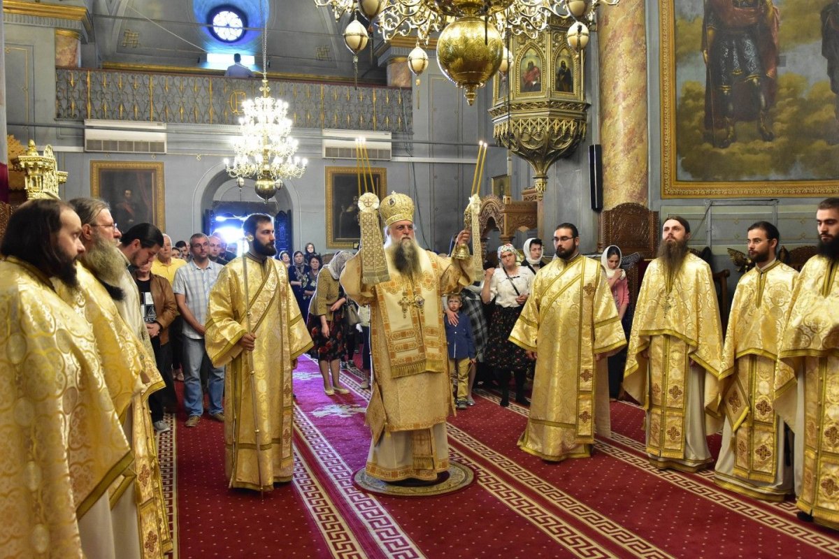 Sfinte Liturghii arhiereşti  la Săuleşti, Râmnic şi Prejna 116571