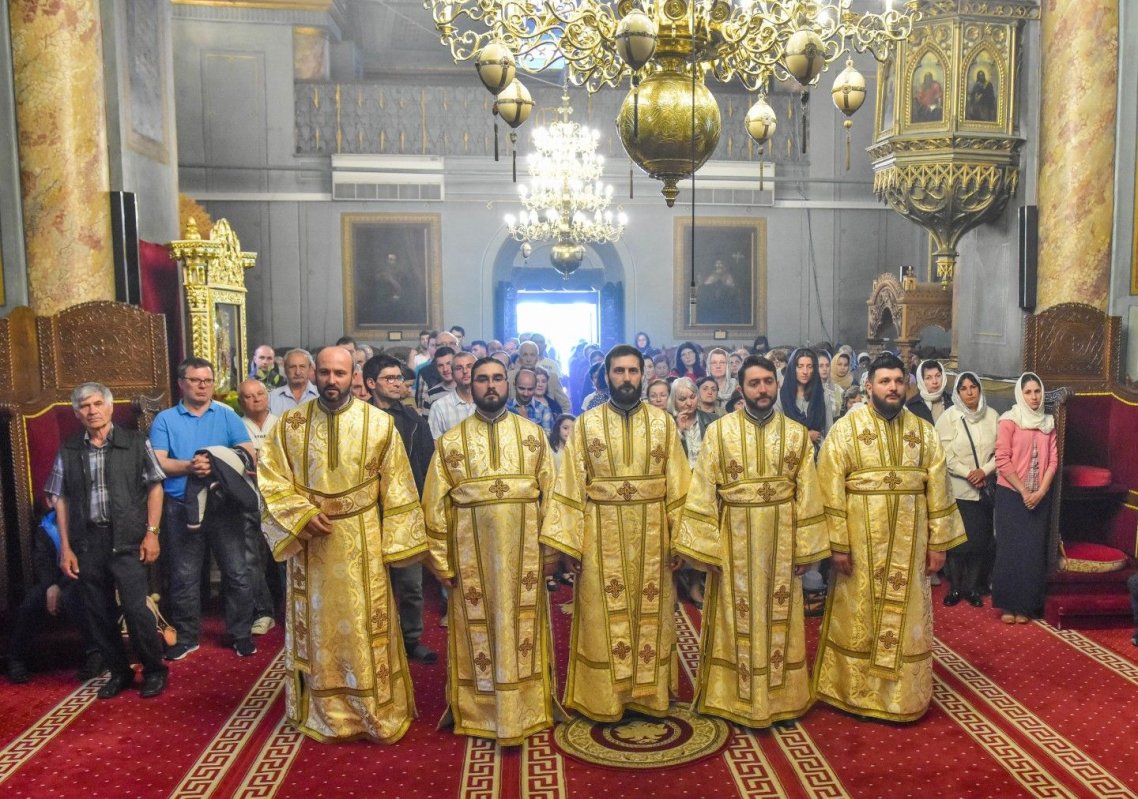Sfinte Liturghii arhiereşti  la Săuleşti, Râmnic şi Prejna 116572
