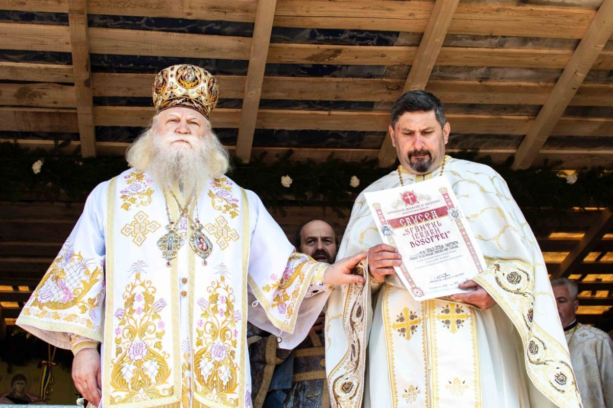 Sfinţirea bisericii din lemn de la Fărcaşa - Neamţ 116582