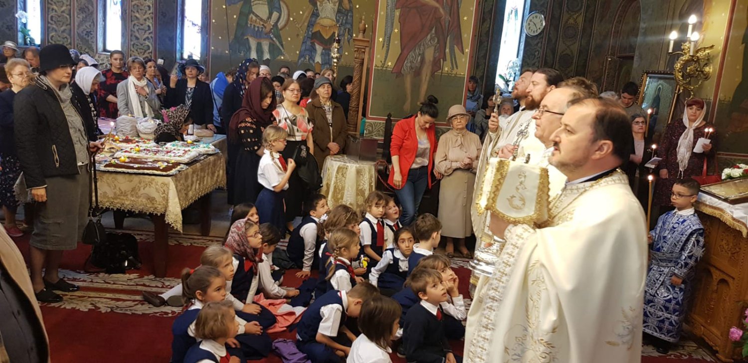 Biserica Parohiei Parcul Călărași și-a cinstit ocrotitorii 116719