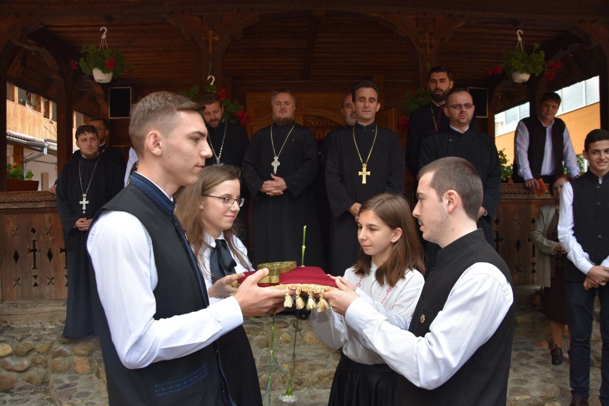Curs festiv pentru studenții teologi și elevii seminariști din Episcopia Caransebeşului 116742