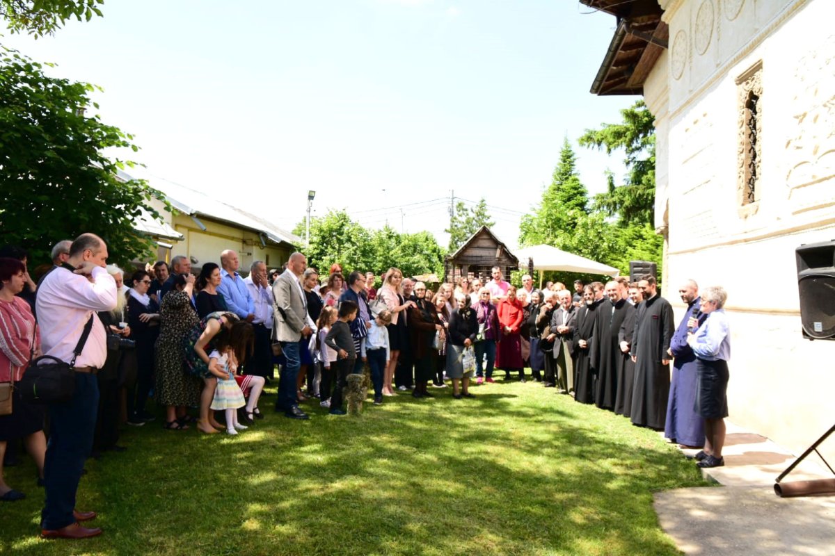 Eveniment aniversar la Parohia Fundenii Doamnei 116837