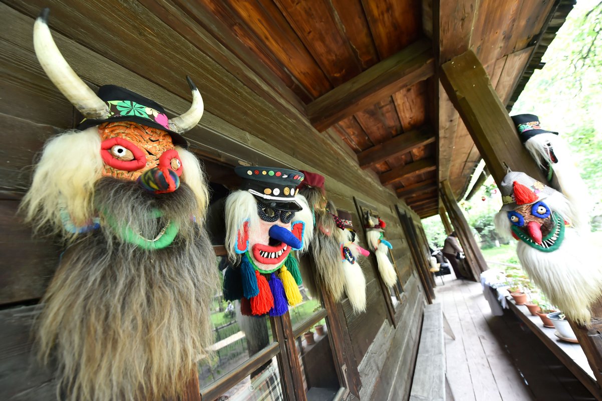 Expoziţie de măşti româneşti în Cuba 116859