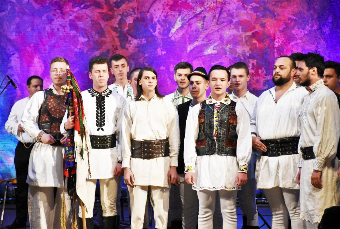 Spectacol folcloric „Reîntoarcerea la tradiții”, la Cluj-Napoca 116874