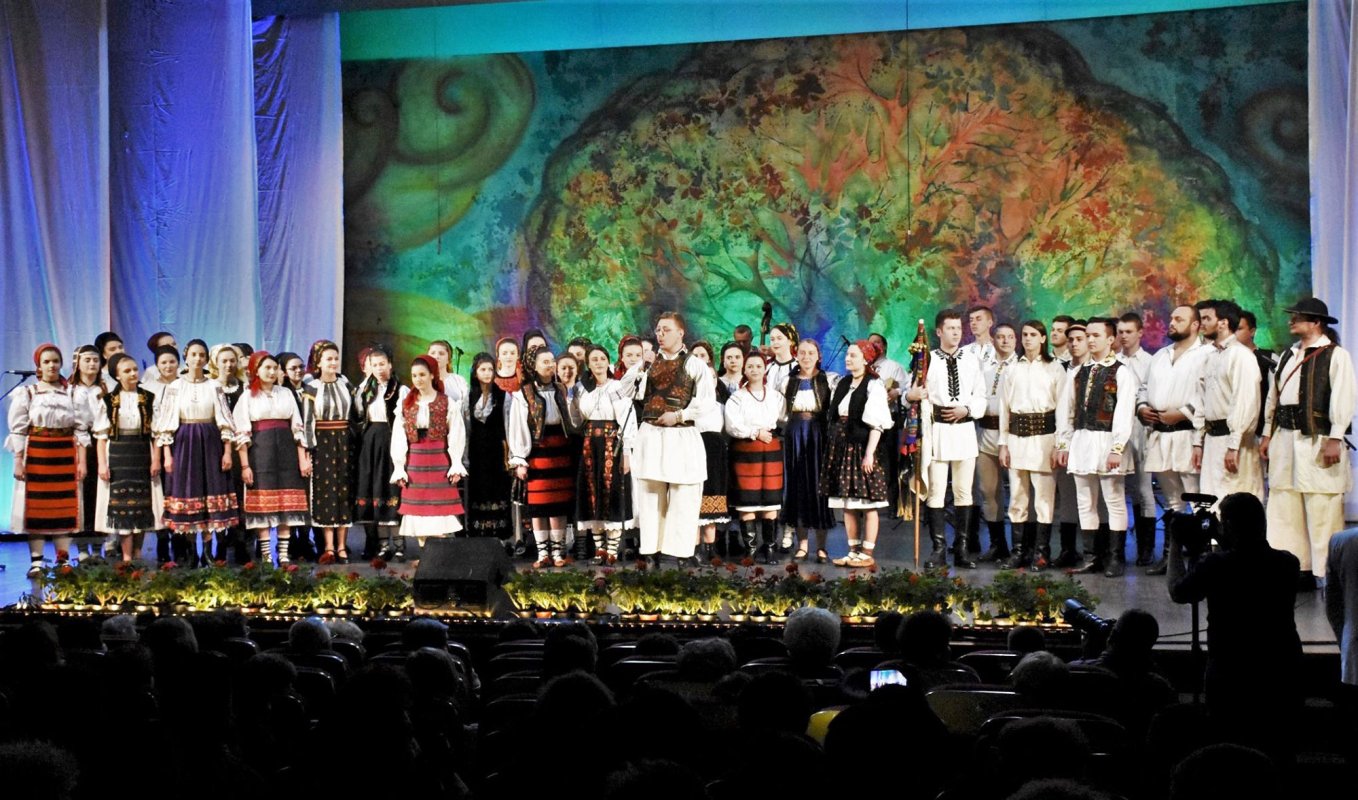 Spectacol folcloric „Reîntoarcerea la tradiții”, la Cluj-Napoca 116875