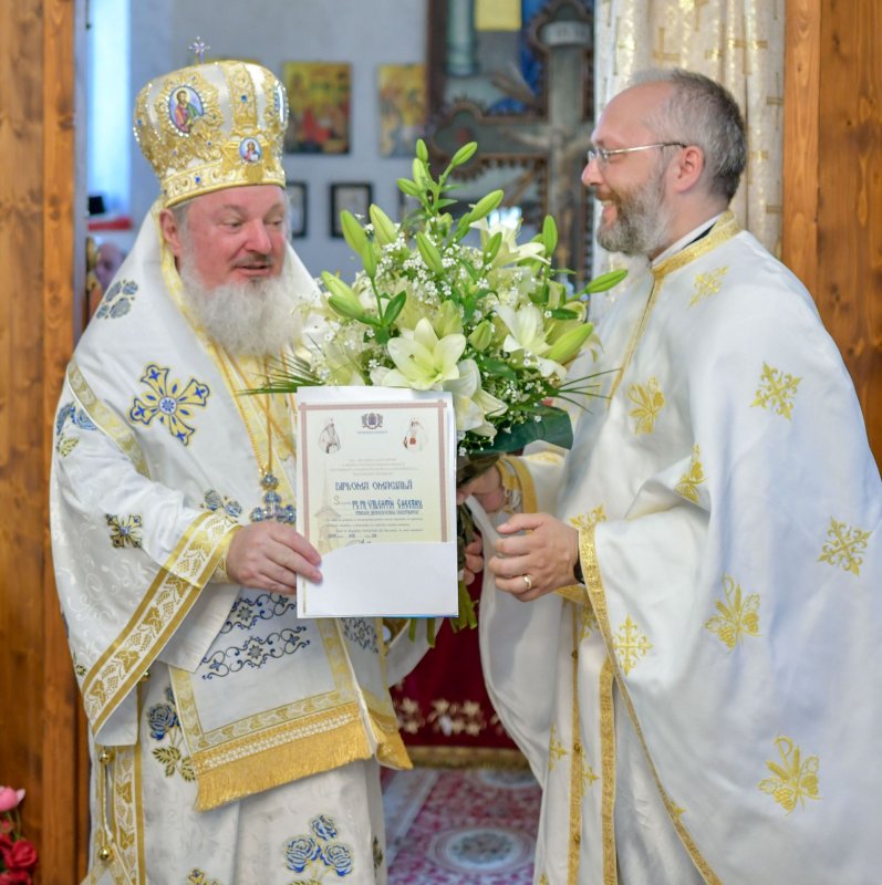 Slujire arhierească la Parohia „Constantin Brâncoveanu” din Capitală 117031