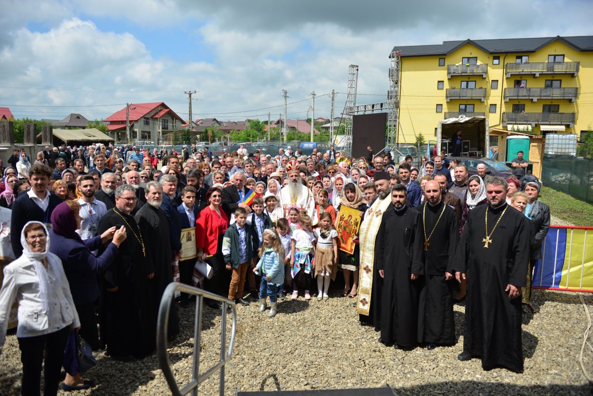 Slujire arhierească şi sfinţire în Valea Adâncă 117140