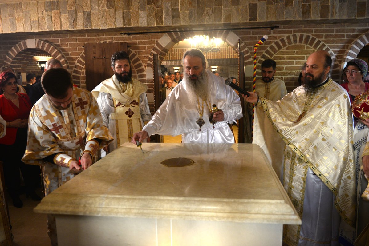 Slujire arhierească şi sfinţire în Valea Adâncă 117141