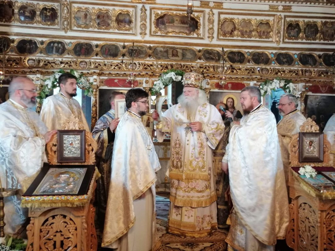 Binecuvântare arhierească în Parohia „Naşterea Maicii Domnului“ - Hilişeu Cloşca 117231