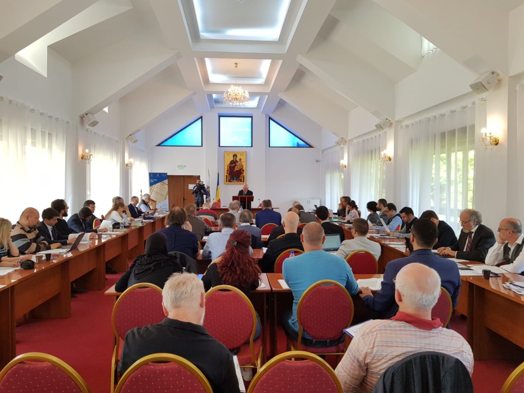 Sfânta Scriptură, izvor de lumină și de comuniune  între popoare și generații 117157