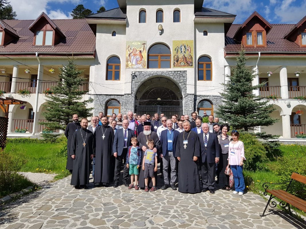 Sfânta Scriptură, izvor de lumină și de comuniune  între popoare și generații 117159