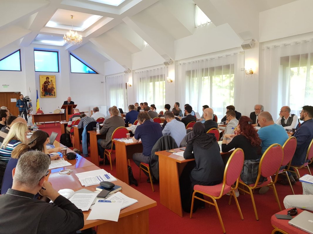 Sfânta Scriptură, izvor de lumină și de comuniune  între popoare și generații 117161