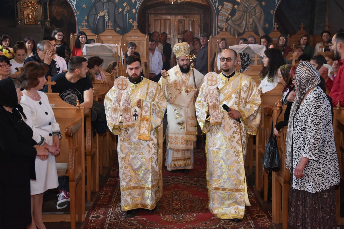 Slujiri arhierești în Duminica a 5-a cincea după Paști, a Samarinencei 117214