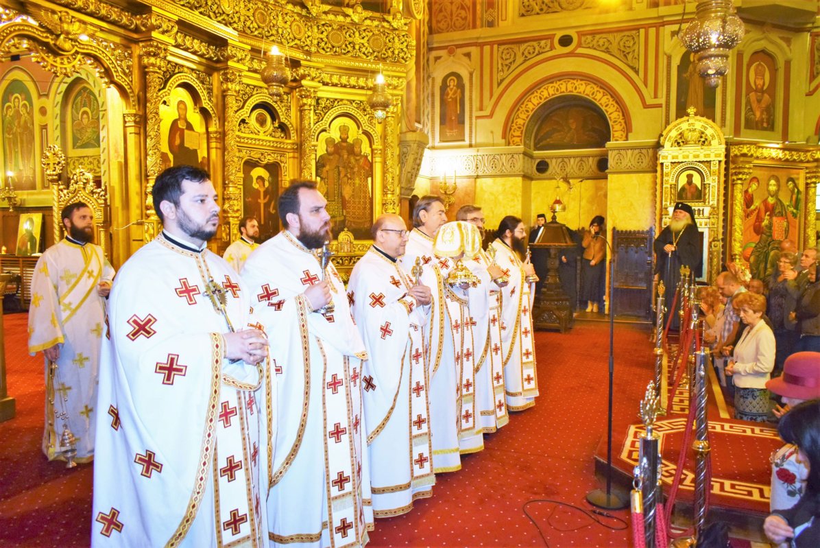 Slujiri arhierești în Duminica a 5-a cincea după Paști, a Samarinencei 117225