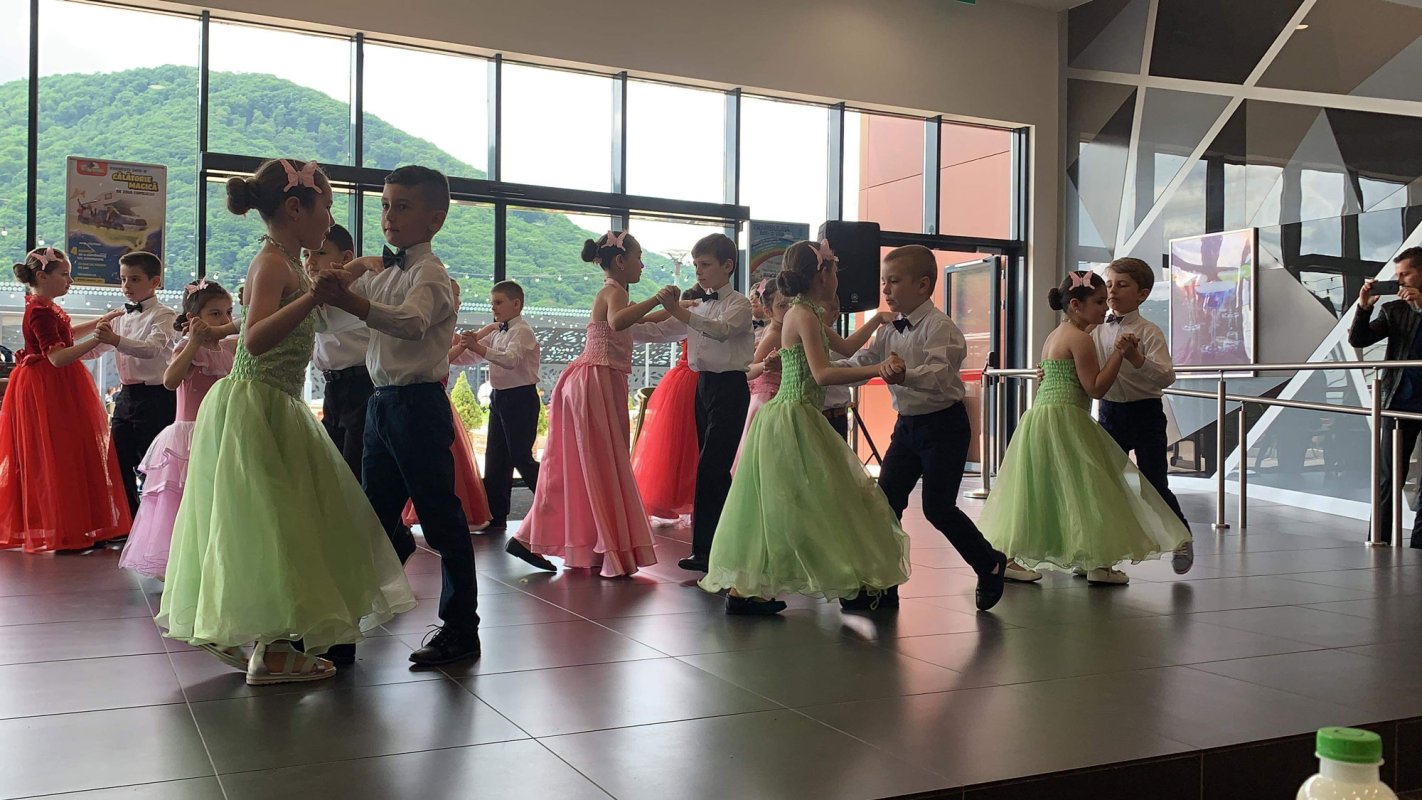 Concursul „Strălucirea primăverii, miracolul frumuseţii” 117322