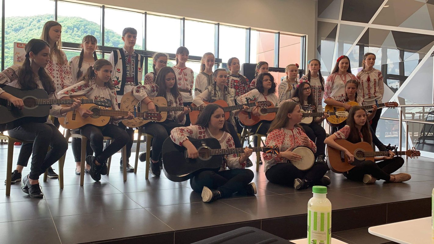 Concursul „Strălucirea primăverii, miracolul frumuseţii” 117323