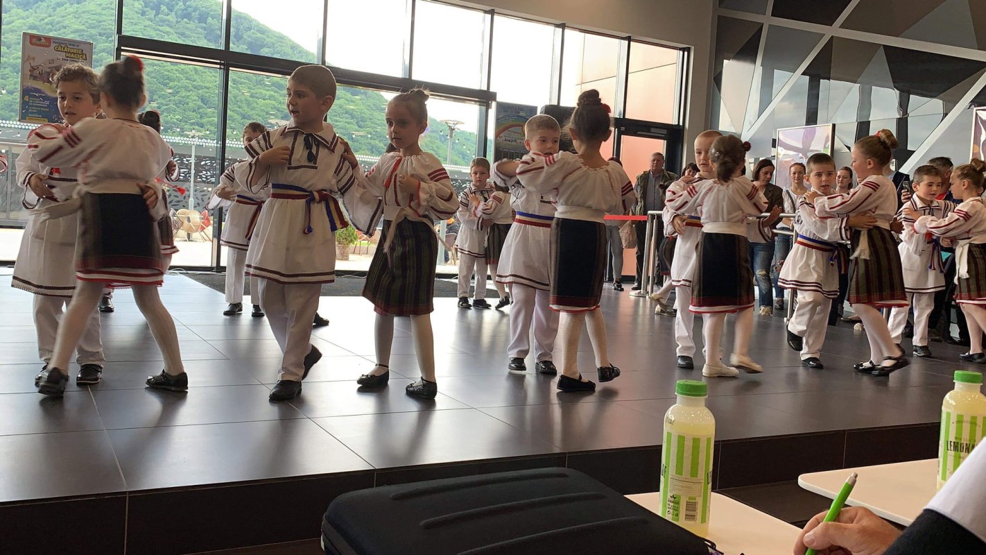 Concursul „Strălucirea primăverii, miracolul frumuseţii” 117324