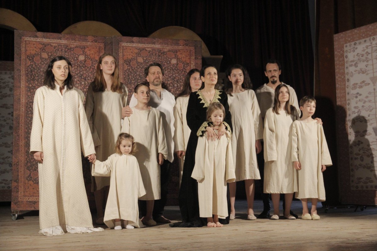 Teatru religios în orașul Zărnești 117277