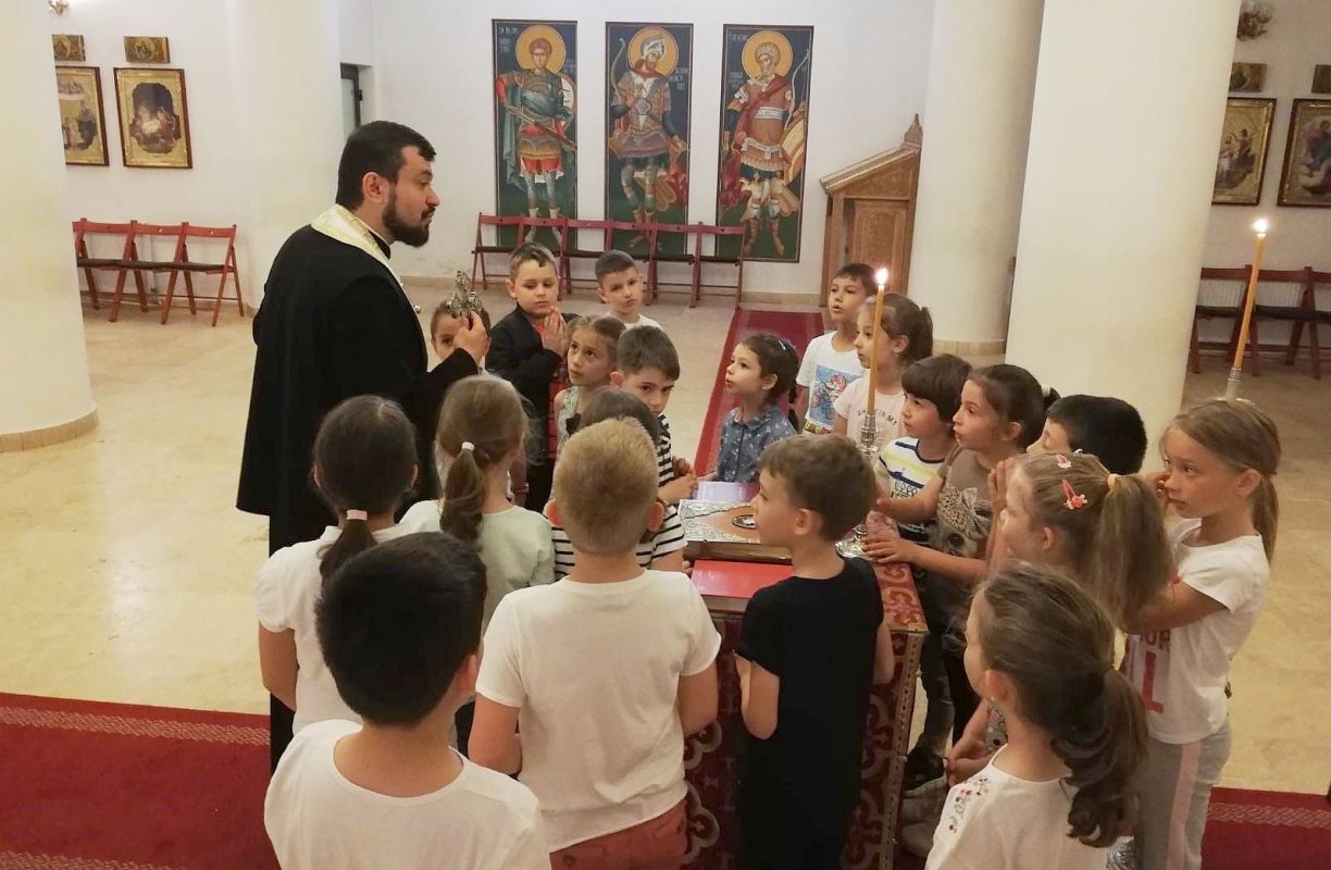 O zi din „Săptămâna altfel” la biserică 117365