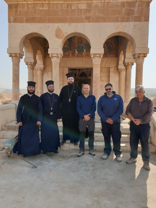 Rugăciune în biserica Schitului românesc de la Iordan 117341