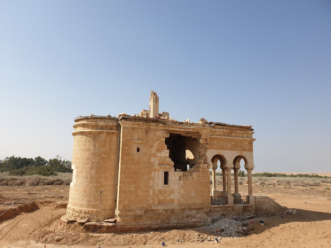 Rugăciune în biserica Schitului românesc de la Iordan 117342