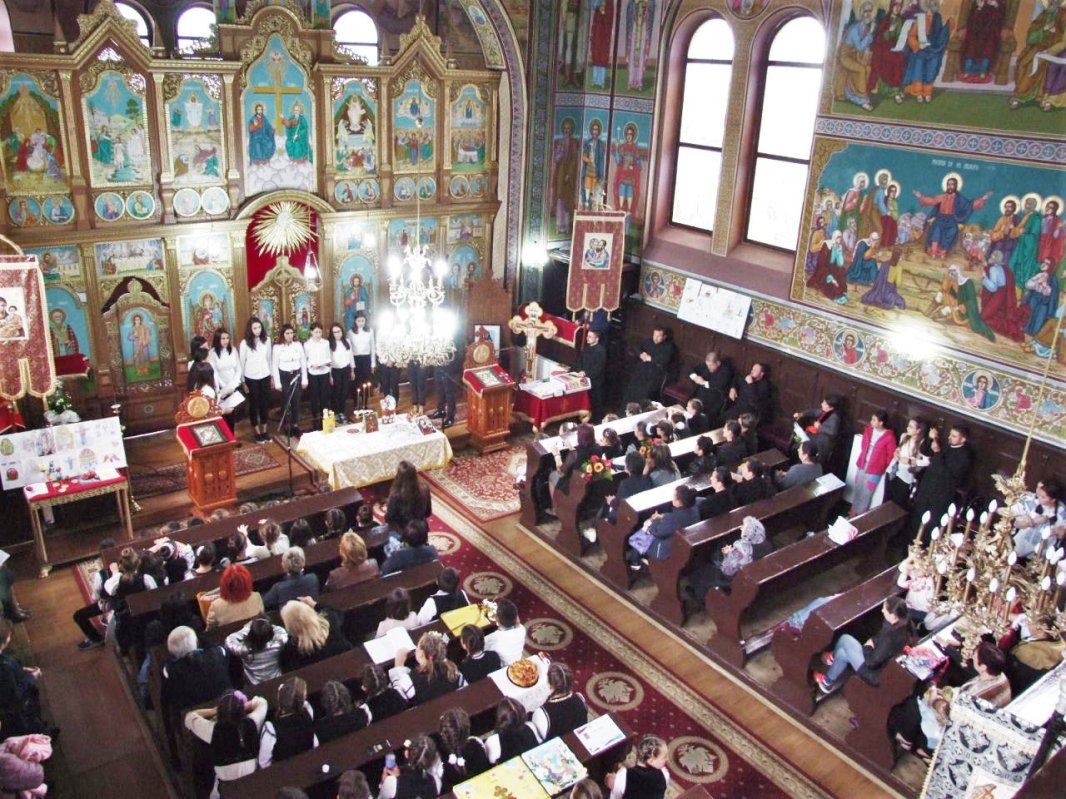 Activități cu tinerii în Arhiepiscopia Alba Iuliei 117516