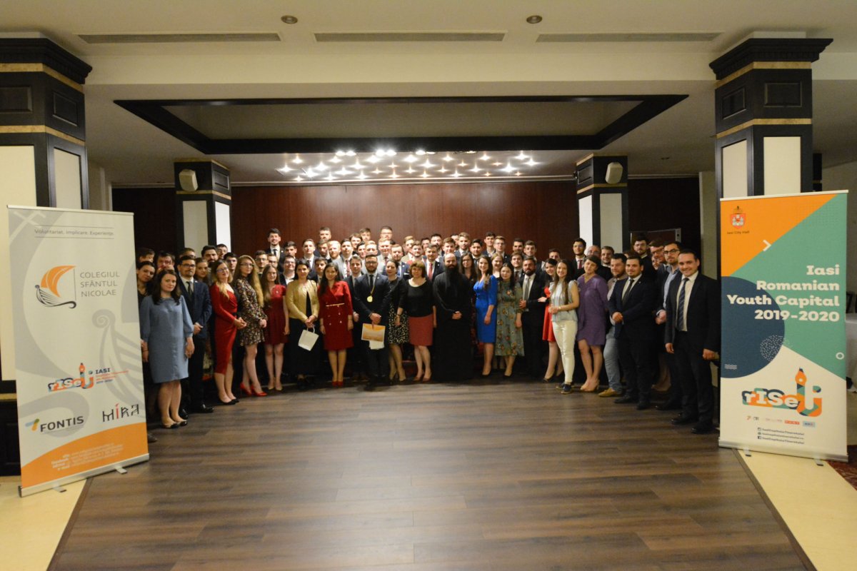 Comunitatea Colegiului „Sfântul Nicolae” din Iaşi şi-a răsplătit voluntarii 117546