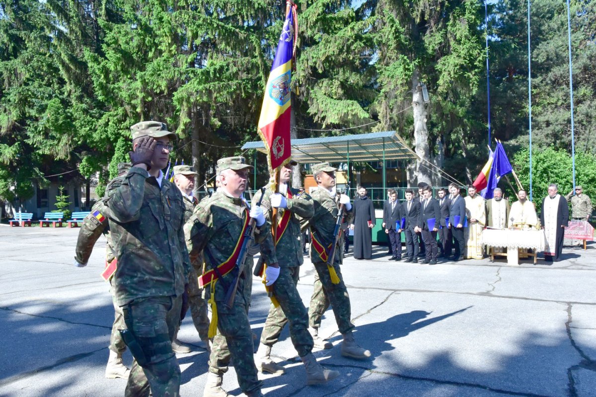 Slujbă de binecuvântare pentru militarii râmniceni 117499