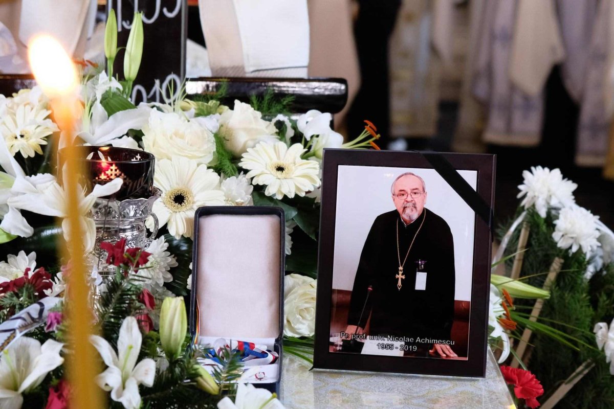 Zi de doliu la Facultatea „Justinian Patriarhul” 117461