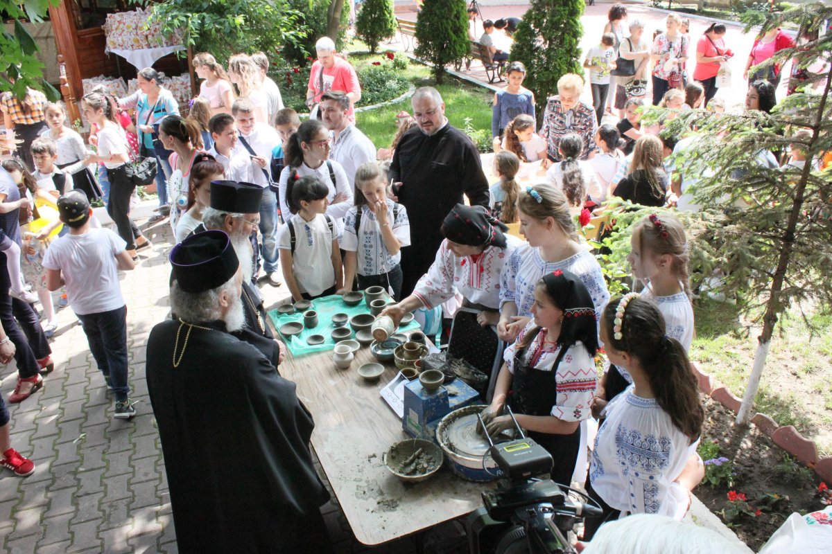 Manifestări cultural-artistice de Ziua Copilului la Galaţi 117661